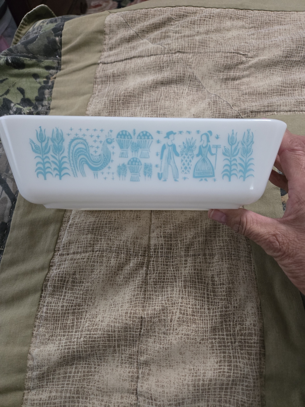 PYREX Turquoise Amish Harvest Milk Glass 1 1/2 Quart